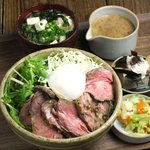 Yamaimono Ooi Ryouri Ten Kawasaki - 温玉乗せ 自家製ローストビーフ丼定食