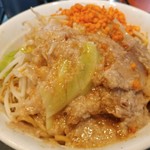 ジロリアン - 全景。写真上のほうには、辛い揚げ玉。