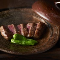 手をけ弁当と贅沢な一皿　近江牛の陶板焼き