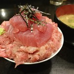 Sakanatosakehanatareshimbashiten - まぐろ丼