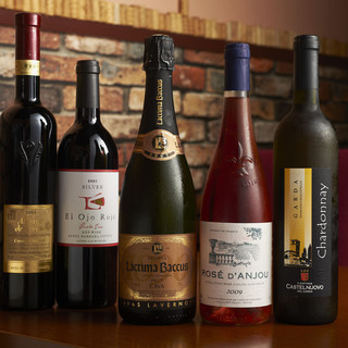 Hideaway wine dining♪ 100 bottles of red, white, and foam in the cellar at all times!