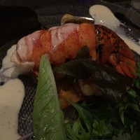 キャトルラパン - オマール海老が 鯛さんに のしかかってる…(//∇//)w