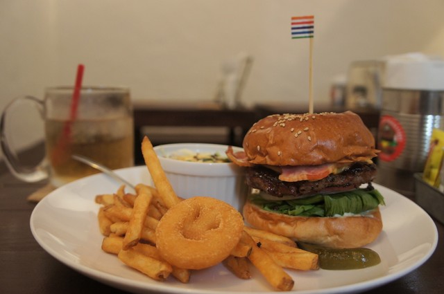 ビーチストーリー バーガーズカフェビーチ ストーリー （Burger's Cafe Beach