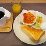 Gohan Kafe Kawa - ブレンドコーヒー（400円）、モーニング（バタートースト、サラダ、スパゲティー、ゆで卵、ミニドリンク・オレンジジュース）