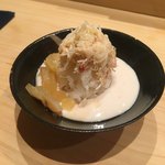 鮨 つきうだ - 毛ガニ、たら、白子、数の子をホワイトクリームと共に