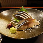 しめ鯖(700円)：よく漬かったタイプ