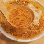 餃子市場 神田店 - 坦々麺のスープ