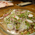 パージナ イタリアン ファイアワークス プラス カフェ ～薪焼きイタリアンとワイン～ - 柳橋市場で仕入れる鮮魚のカルパッチョ