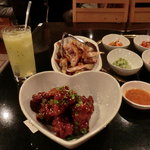 でりかおんどる - 韓国式鶏の唐揚げ、豚足、生しぼりグレープフルーツキウイサワー