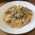 チキチキ＆タンタン - ベーコンとカリフラワーのじゃがいもビンソワーズソーススパゲッティ。
      税込850円。
      美味し。