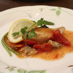 プチホテル・フットルース - アスペルジュ・ソバージュが添えられたお魚料理（ピリ辛）