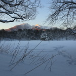 プチホテル・フットルース - 早朝の秘密の沼～正面が磐梯山