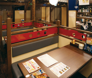 Sumibiyaki Tori Torikko - 周りを気にせずゆっくりお食事を楽しめる♪ボックステーブル席もございます。