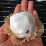 お菓子の日高 - 芋大福150円