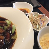 御膳房 銀座店 - 奥にあるのは茄子