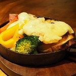 上野テラス - 「グリル野菜とハイジのラクレットチーズ」