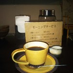 Konaya Kohi - お店のオリジナルなカップは多治見、芥川作