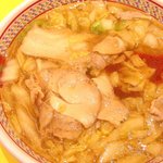 どうとんぼり神座 - ここのラーメンの特徴は白菜と豚肉がたっぷり入っていること！ちょっと珍しいでしょう〜