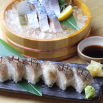 新大阪 海鮮食堂 おーうえすと - 料理写真:サバの棒寿司とサバのお造り