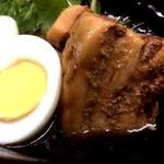 ジャンガ - じっくり煮込んだ豚の角煮
