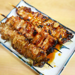 奥から ボンボチ ¥350、首肉（数量限定） ¥330、皮 ¥300