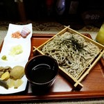 手打ちそば道場&居酒屋 杉庵 - ざるそばとサービスのお通し的なもの