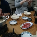 すき焼･鍋物 なべや - まぐろすきみで鍋の出来上がりまでしのぎます