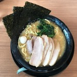 Machida Shouten - チャーシュー麺、麺固め、味普通、油多め、930円