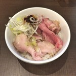 麺屋りゅう - 週替わり丼（2種類のレアチャーシュー丼）（肩ロース・バラ）