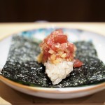 銀座 しのはら - 鮪とべったら漬けの海苔巻き