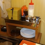 Okonomiyakikoteya - テーブル上のアイテム