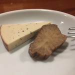 バー ウダ - チーズといぶりがっこ外出よく合うのです