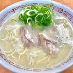 長浜ナンバーワン - 「長浜ラーメン」(550円)。