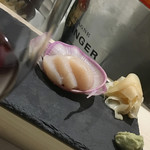 ひぜん - 氷の上でパタパタしていたので食す