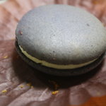 Patisserie Ravi,e relier - ラヴィルリエ　　マカロントンカ　プラリネ　ピスタチオ２３０円