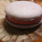 Patisserie Ravi,e relier - ラヴィルリエ　マカロン　　カシス２１０円