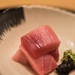 まき村 - 【向付（むかふづけ）】、中鮪（ちゆうばう）差味（さしミ）