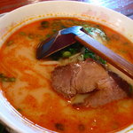 Suibusen - 水舞饌ラーメン　豚骨スープにラー油が入っていて見た目は坦々麺に似てます　08/09