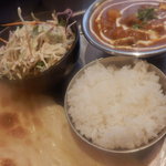 サンライズ - ご飯とサラダ