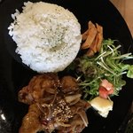 シークレットベース アトリエキッチン - 鶏肉と玉ねぎの甘辛ランチ 680円