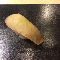 すしの嘉六 - 平目の昆布締めです。