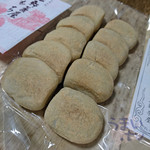 Nikendiyamochikadoyahonten - 『二軒茶屋餅　１０個入』　７４０円　二軒茶屋餅角屋本店