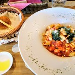 イタリア料理 グランカッロ - ﾗﾝﾊﾟｽ特別ﾒﾆｭ-☆ﾊﾟｽﾀﾌﾚｽｶとﾄﾞﾙﾁｪのﾗﾝﾁ1,000円☆ﾓｯﾂｧﾚﾗﾁ-ｽﾞと自家製ﾊﾞｼﾞﾙｿ-ｽ風味のﾄﾏﾄｿ-ｽ生ﾊﾟｽﾀと自家製ﾄﾏﾄﾊﾟﾝと胡麻のｸﾞﾘｯｼ-ﾆ☆1/24