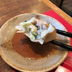 越後秘蔵麺　無尽蔵  - 特製餃子味噌ダレを付けて