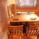 仲買人直営 弥平 - テーブル4名様×1
2階奥の雰囲気自慢のお席はカップルにも◎