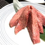 焼肉チャンピオン - 厚切りタン