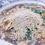 ラーメンハウス - ゴマと胡椒でお化粧したら辛子高菜！！