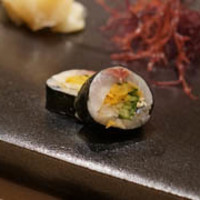 不動前 すし 岩澤 - 鯵と沢庵ときゅうりの海苔巻き