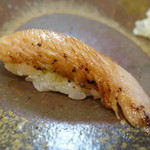 鮨松榮 - 炙り鰤ハラス 大蒜醤油漬