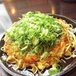 お好み焼き鉄板居酒屋 大昌 - ネギたっぷり。